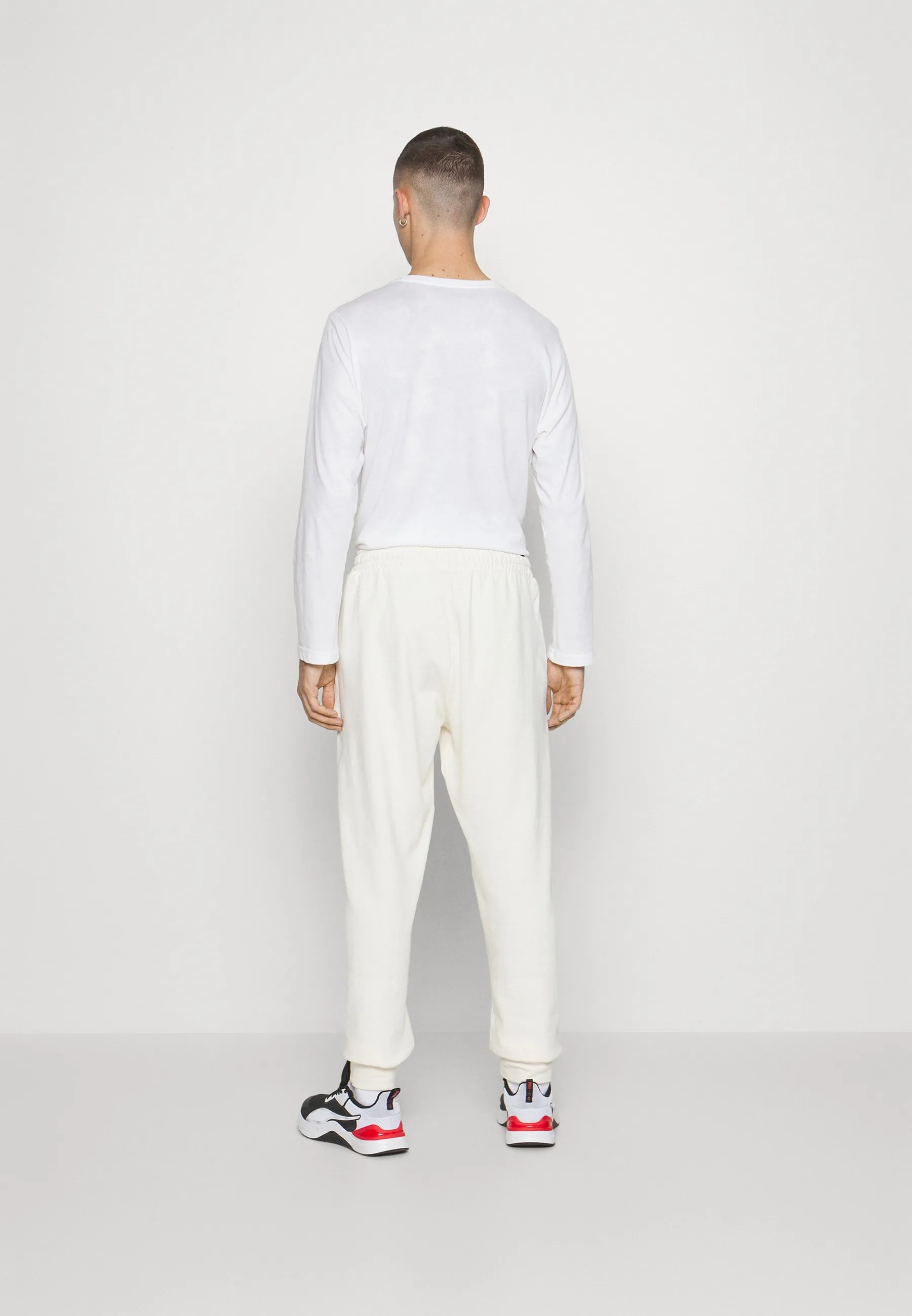 BETTER ESSENTIALS - Pantaloni sportivi