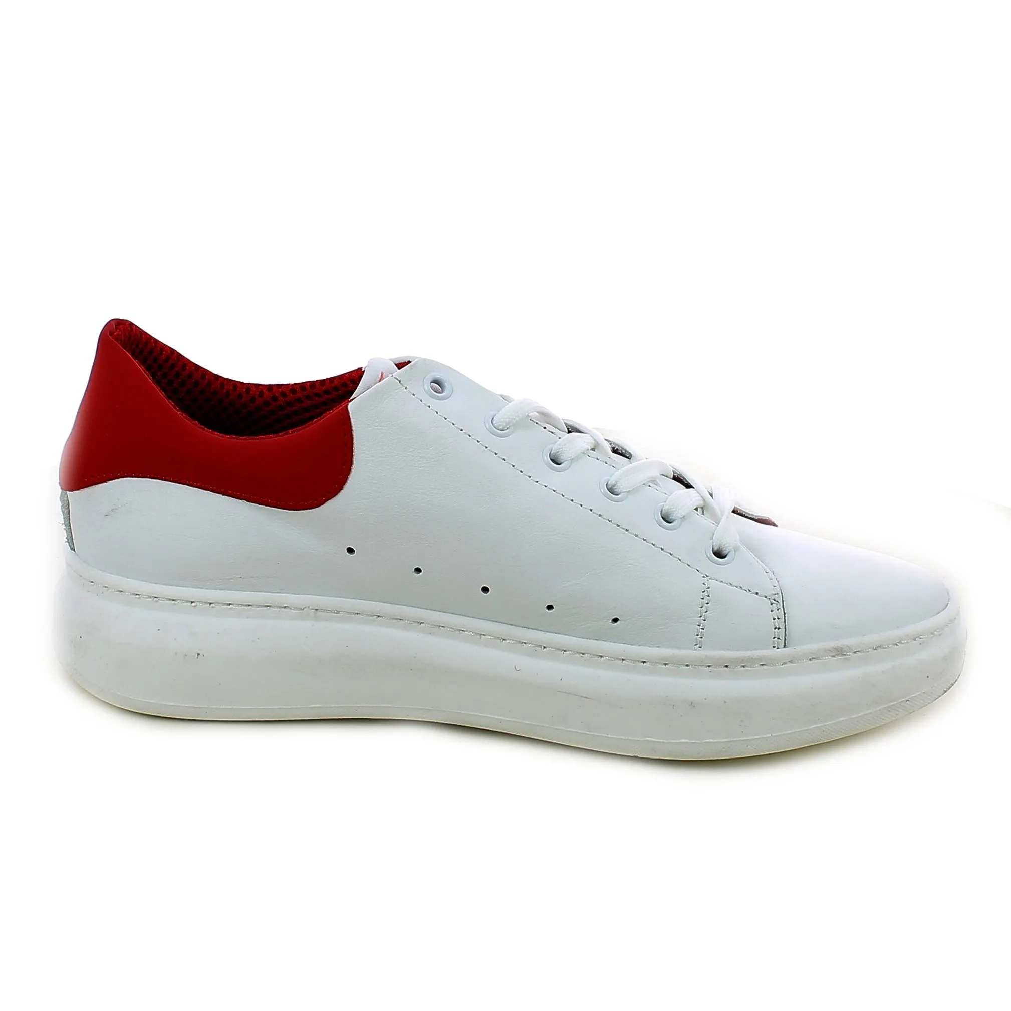 BRAND  Sneaker bianca con tallone rosso 