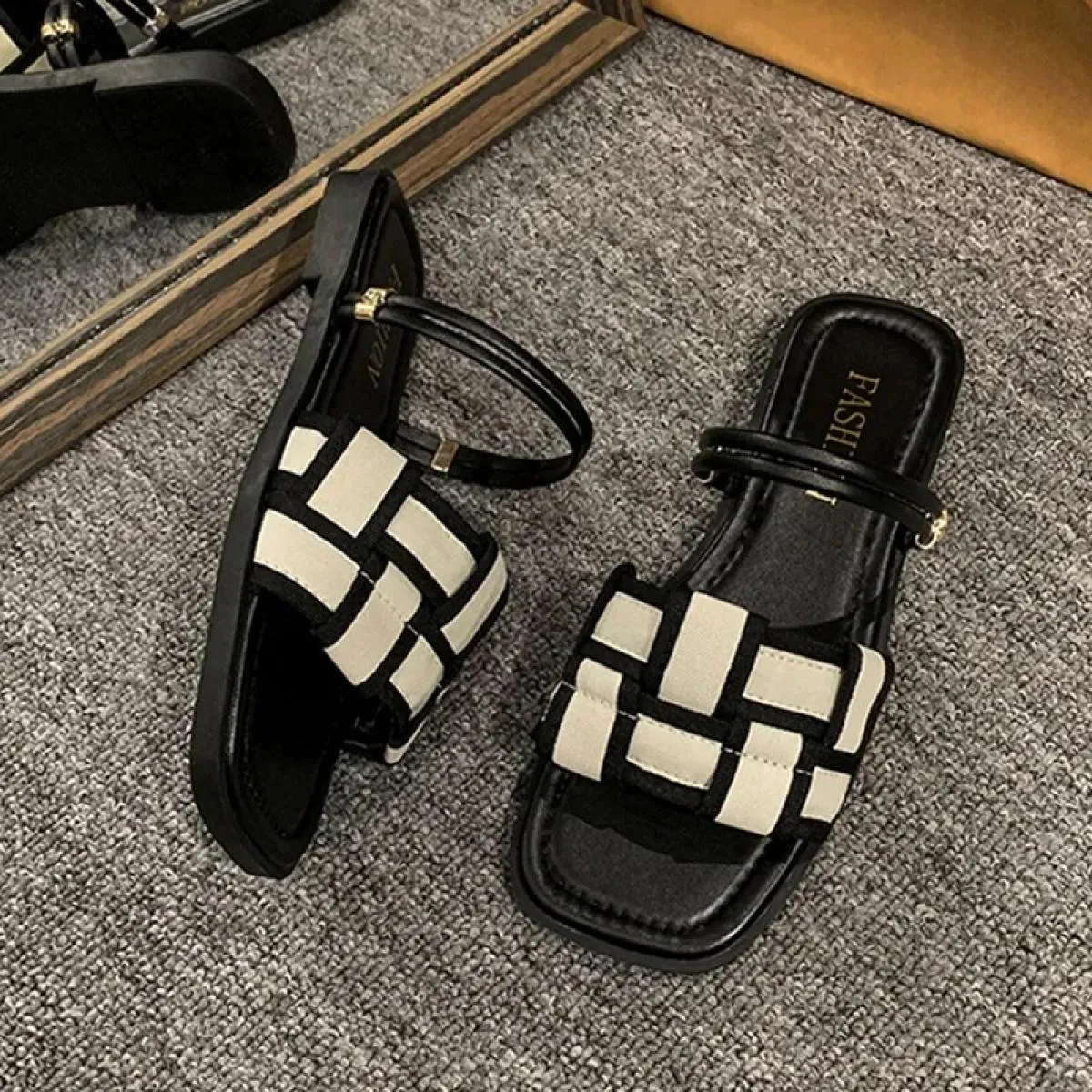 New Trend Appartamenti estivi Pantofole da donna Scarpe casual Infradito con punta aperta Sandali eleganti da spiaggia Scarpe da