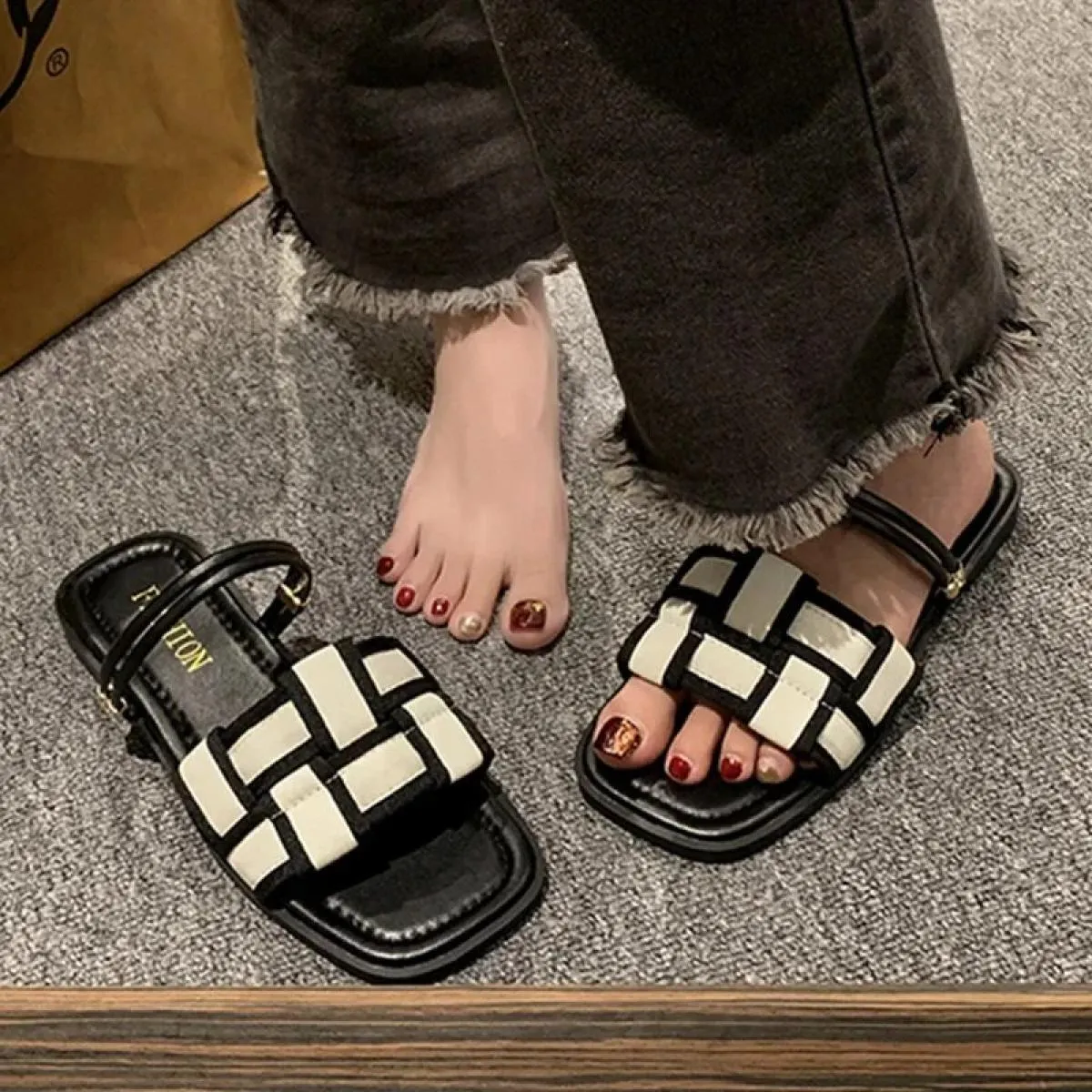 New Trend Appartamenti estivi Pantofole da donna Scarpe casual Infradito con punta aperta Sandali eleganti da spiaggia Scarpe da