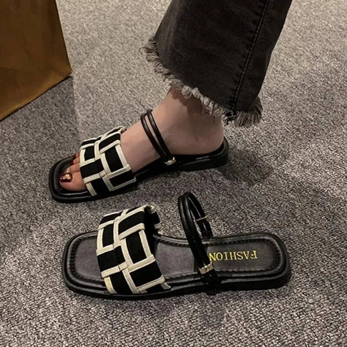 New Trend Appartamenti estivi Pantofole da donna Scarpe casual Infradito con punta aperta Sandali eleganti da spiaggia Scarpe da