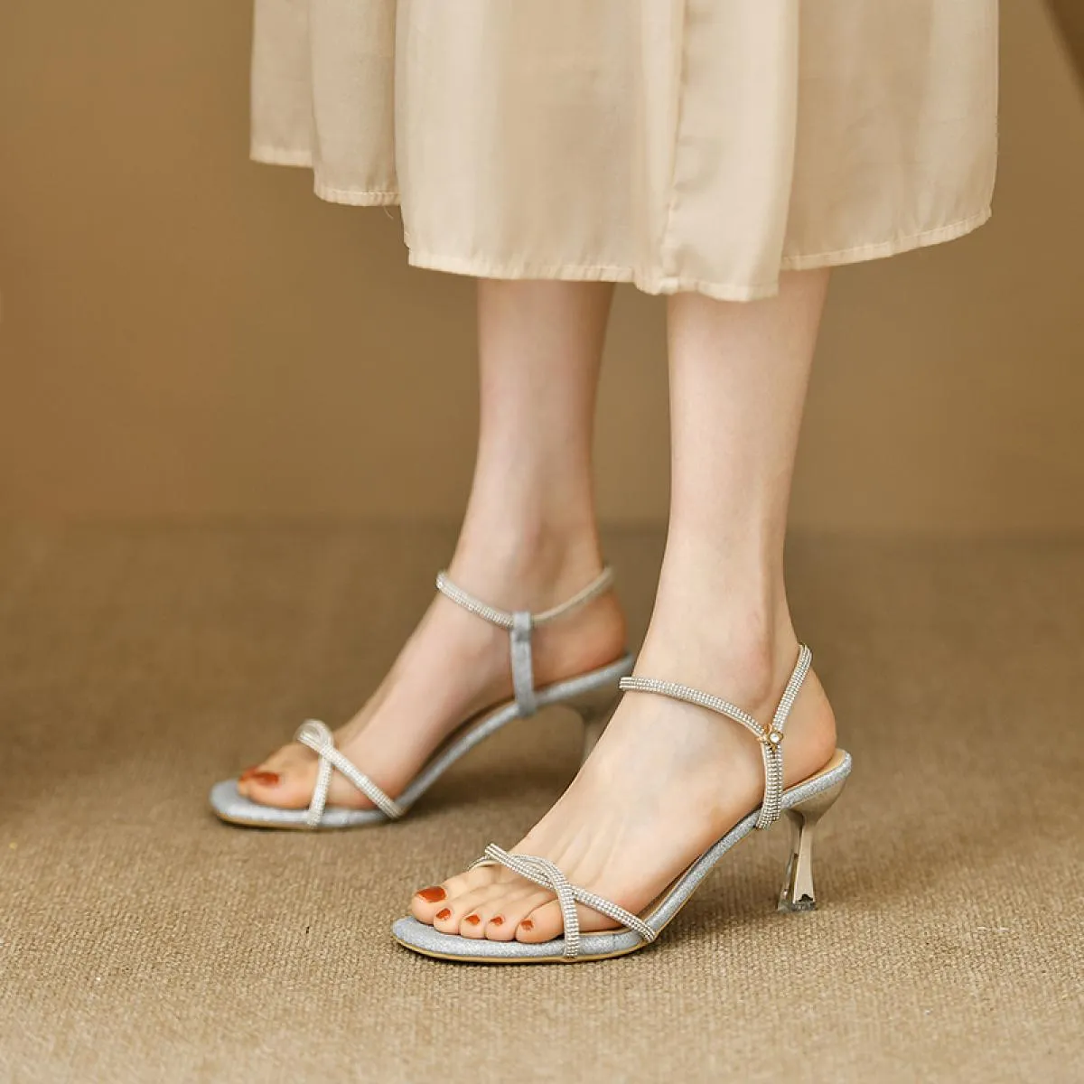 Sandali da donna scarpe eleganti in cristallo da sposa 2024 nuove scarpe da donna estive con punta aperta scarpe da donna per fe