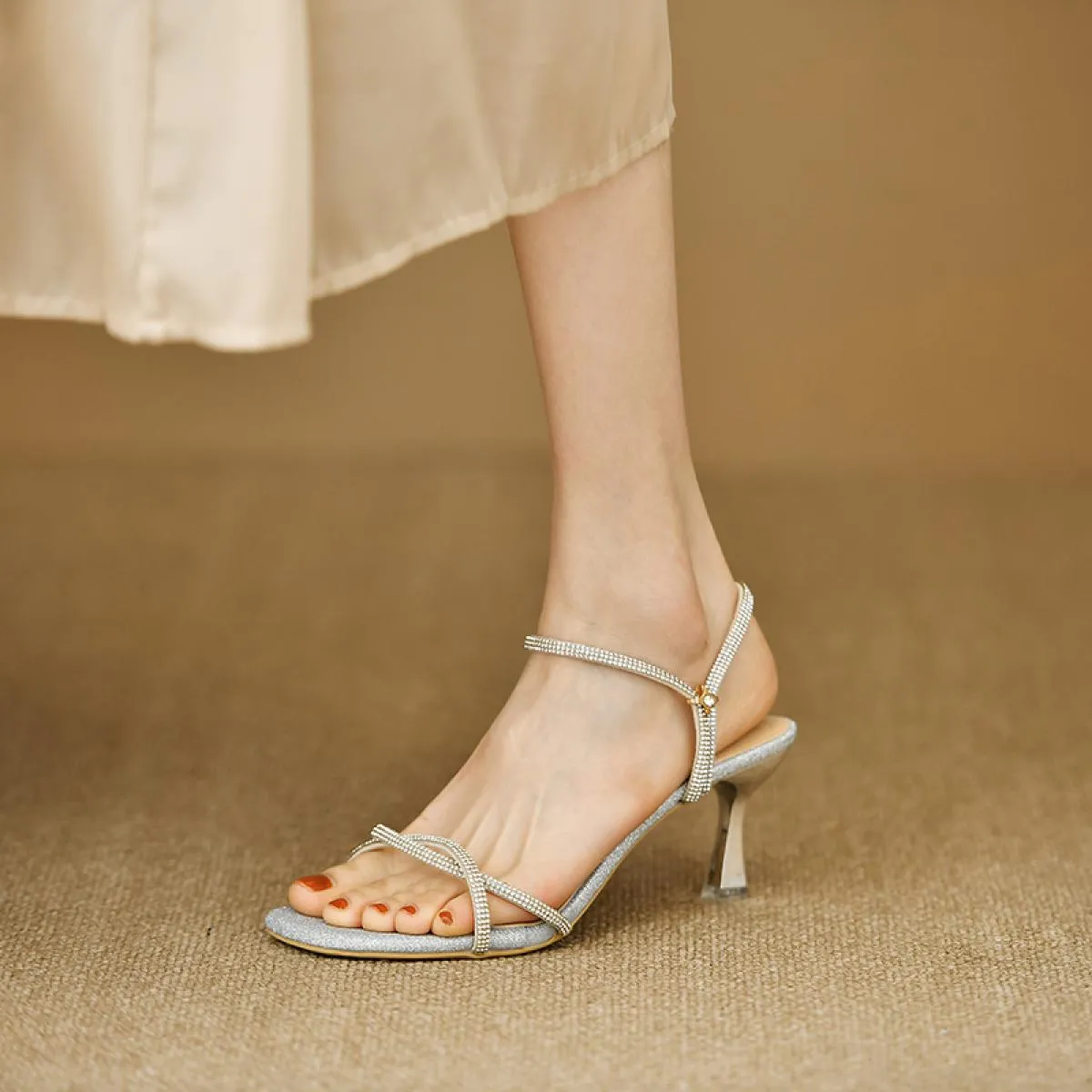 Sandali da donna scarpe eleganti in cristallo da sposa 2024 nuove scarpe da donna estive con punta aperta scarpe da donna per fe