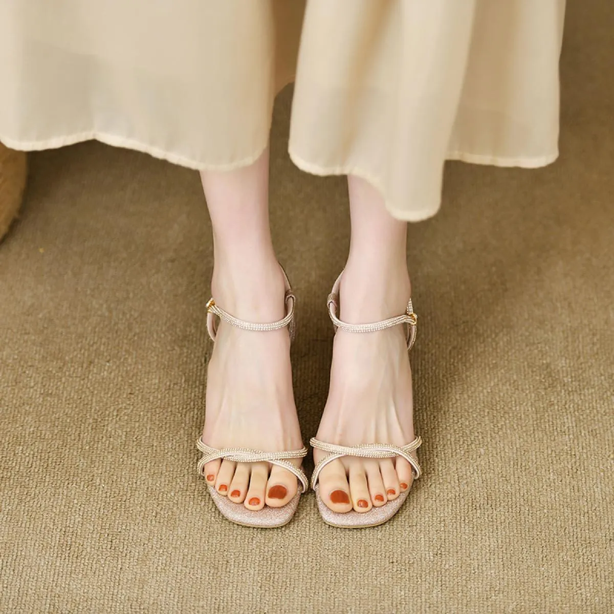 Sandali da donna scarpe eleganti in cristallo da sposa 2024 nuove scarpe da donna estive con punta aperta scarpe da donna per fe