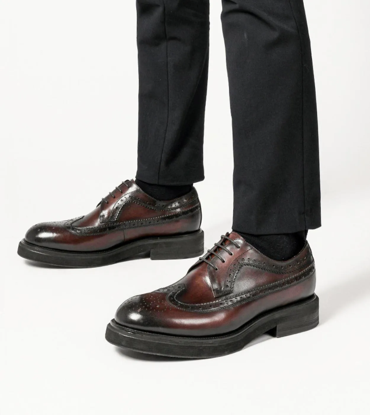 Scarpe da uomo in vera pelle Scarpe nere fatte a mano da uomo 2022 Scarpe eleganti da uomo di lusso firmate