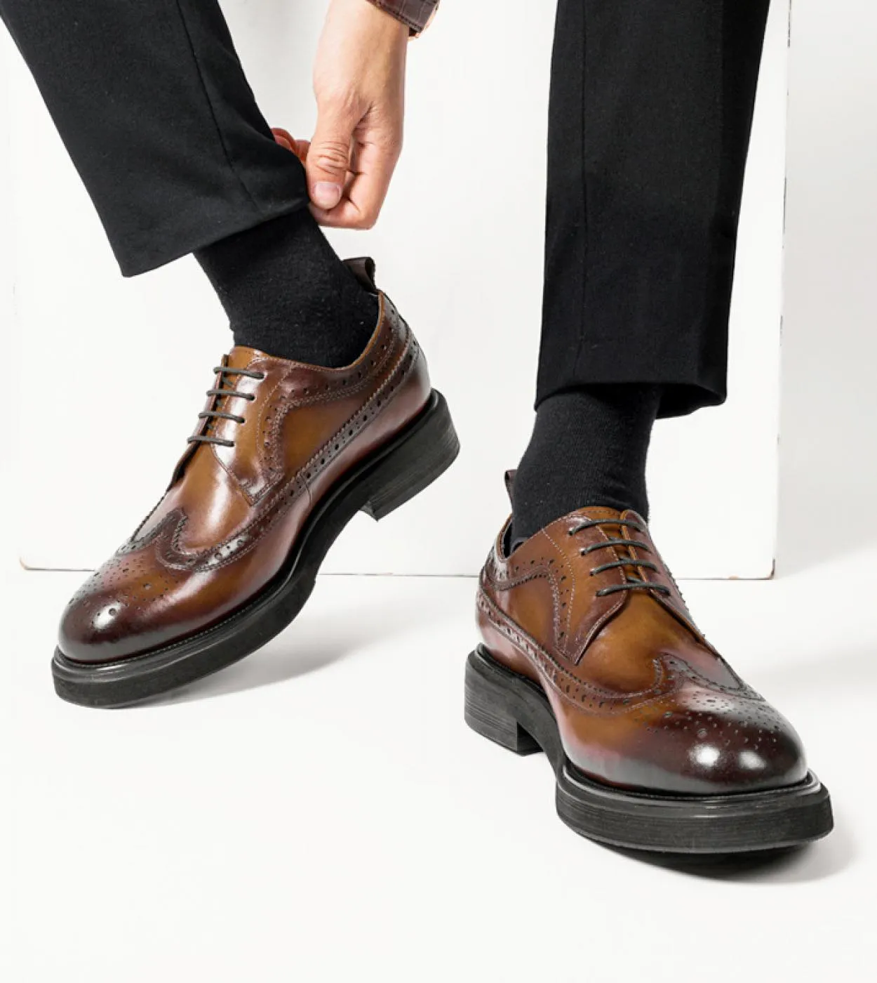 Scarpe da uomo in vera pelle Scarpe nere fatte a mano da uomo 2022 Scarpe eleganti da uomo di lusso firmate