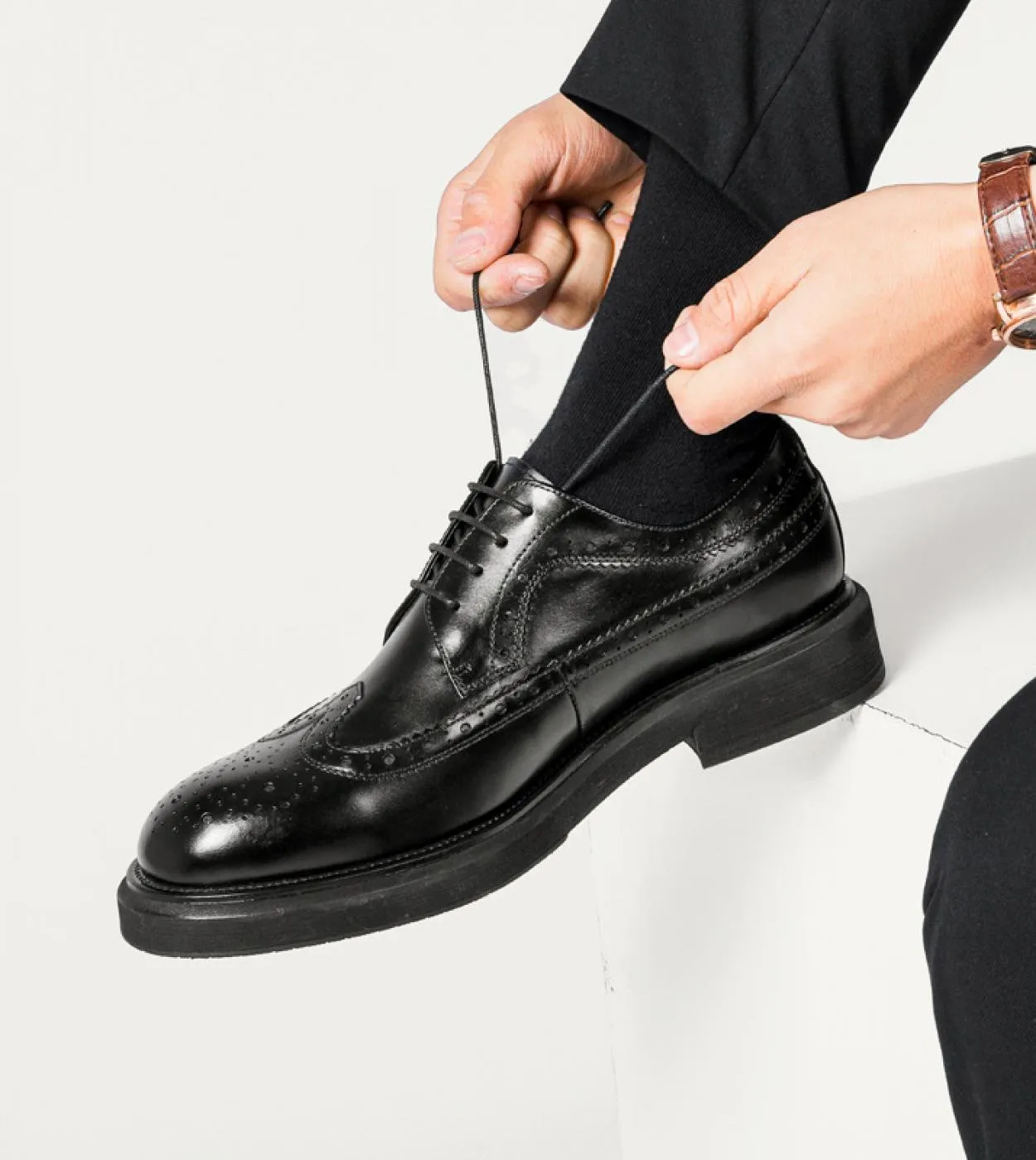 Scarpe da uomo in vera pelle Scarpe nere fatte a mano da uomo 2022 Scarpe eleganti da uomo di lusso firmate