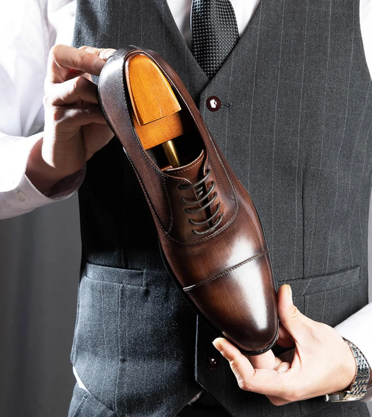Scarpe eleganti da uomo in vera pelle Oxfords di lusso Scarpe eleganti da designer di tendenze britanniche per abiti da festa di