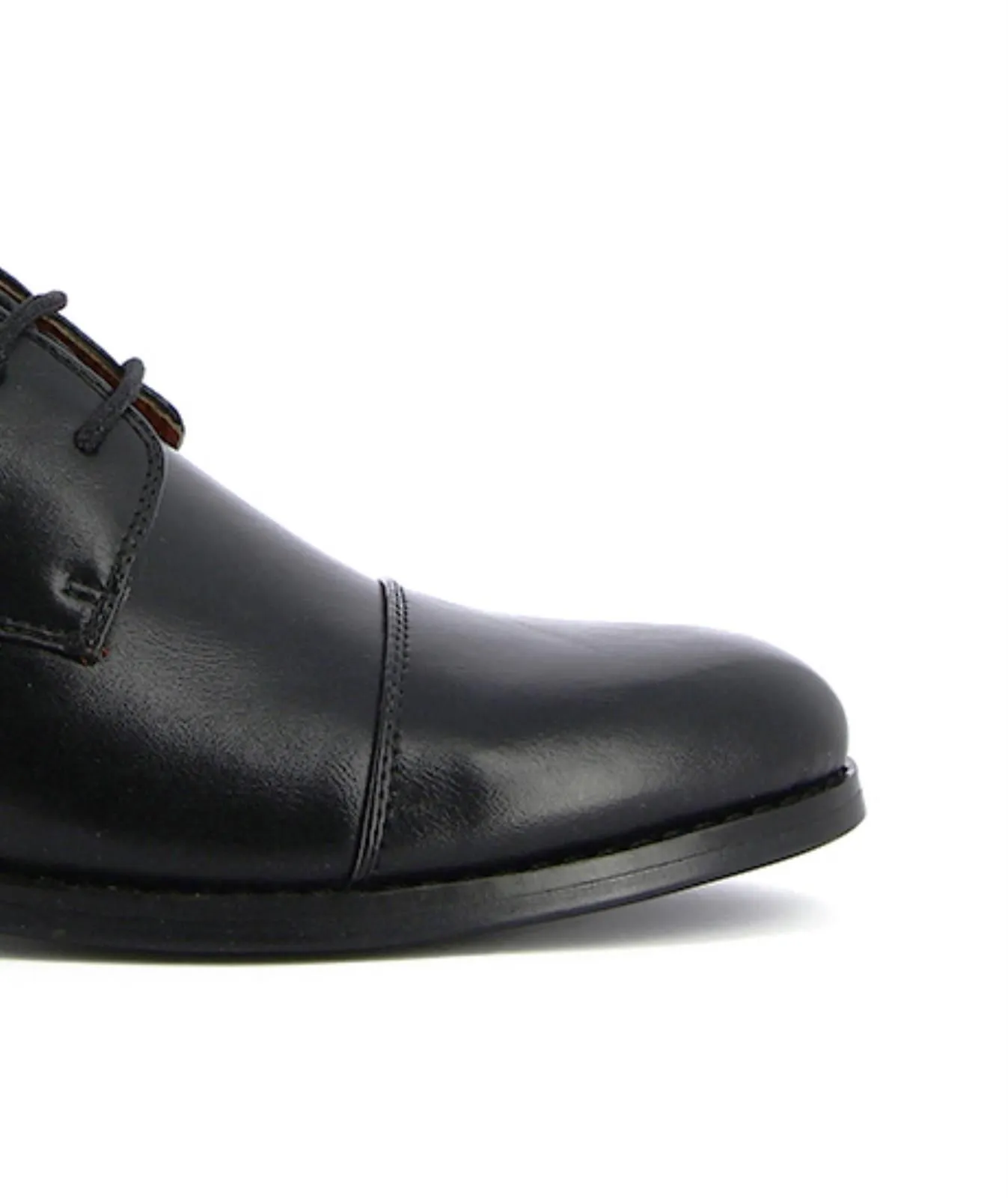 Scarpe eleganti nere con lacci e puntina segnata
