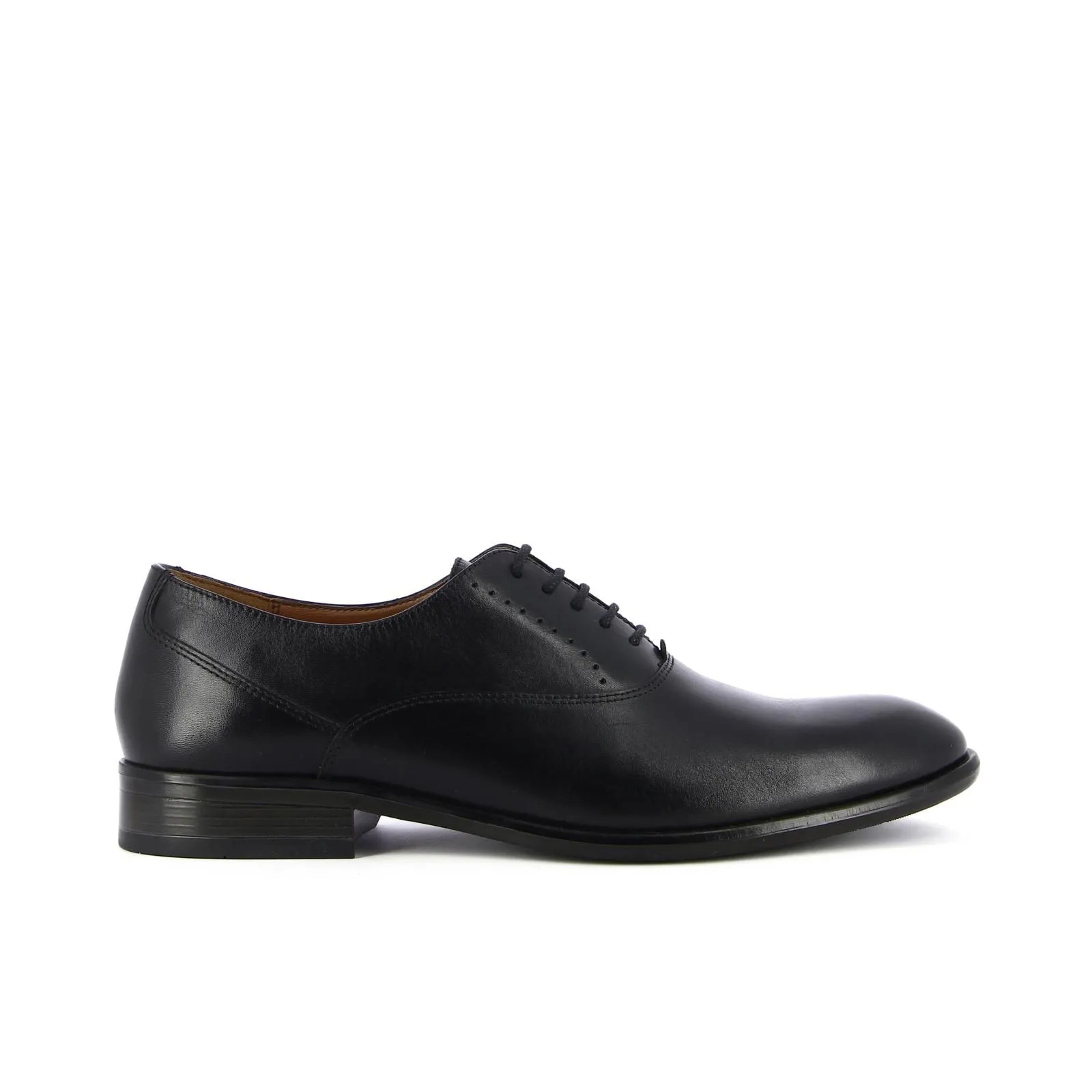 Scarpe eleganti nere in pelle con cuciture