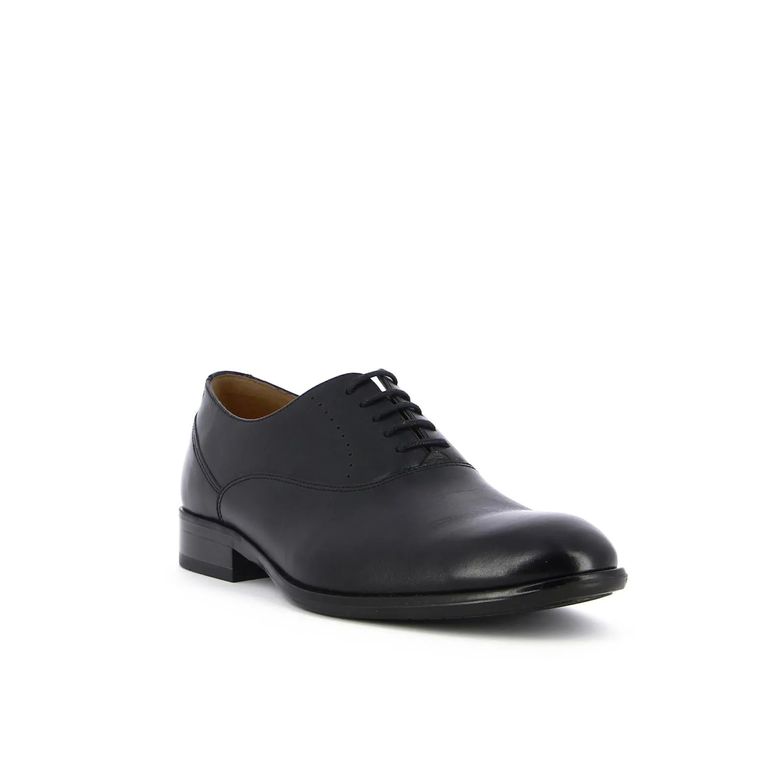 Scarpe eleganti nere in pelle con cuciture