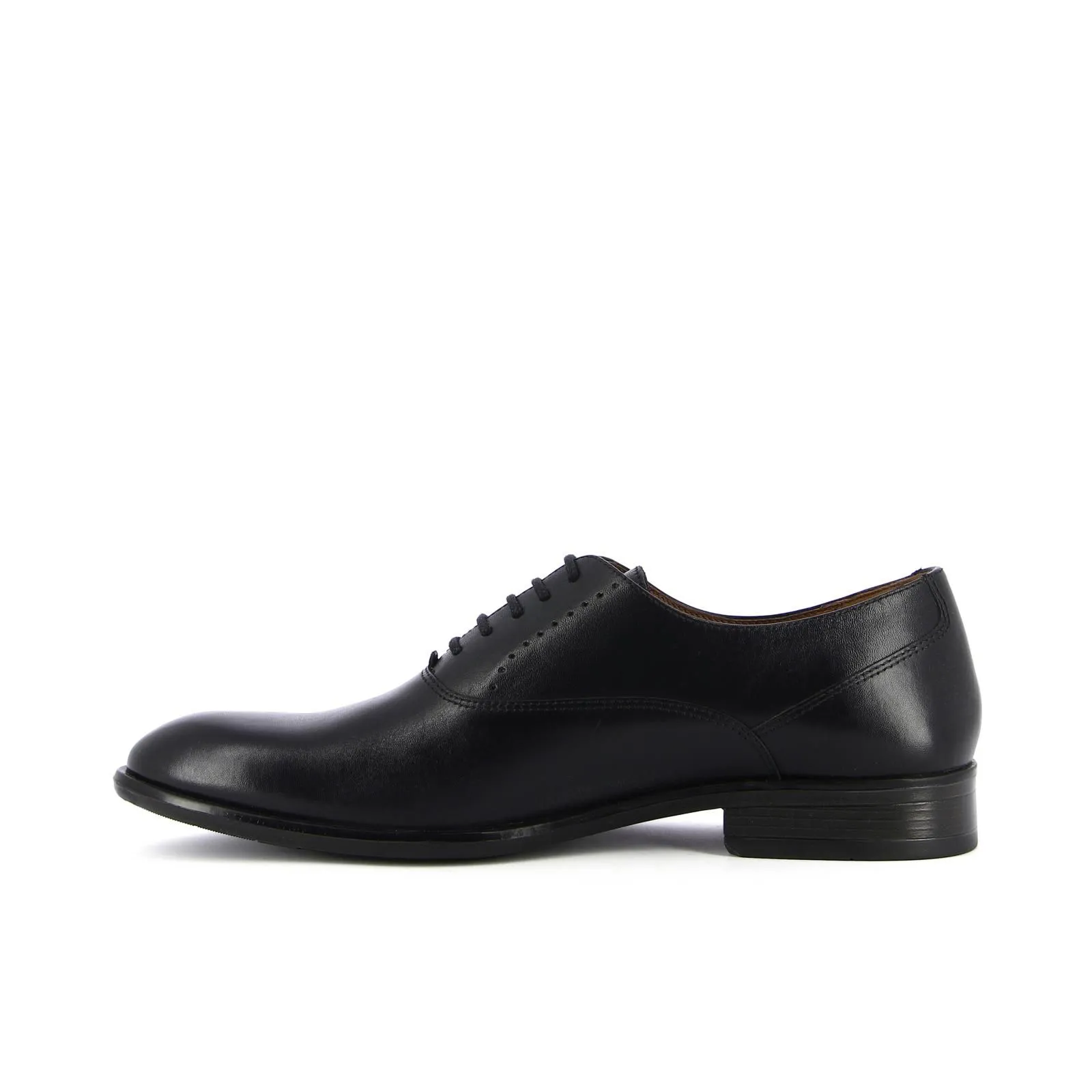 Scarpe eleganti nere in pelle con cuciture