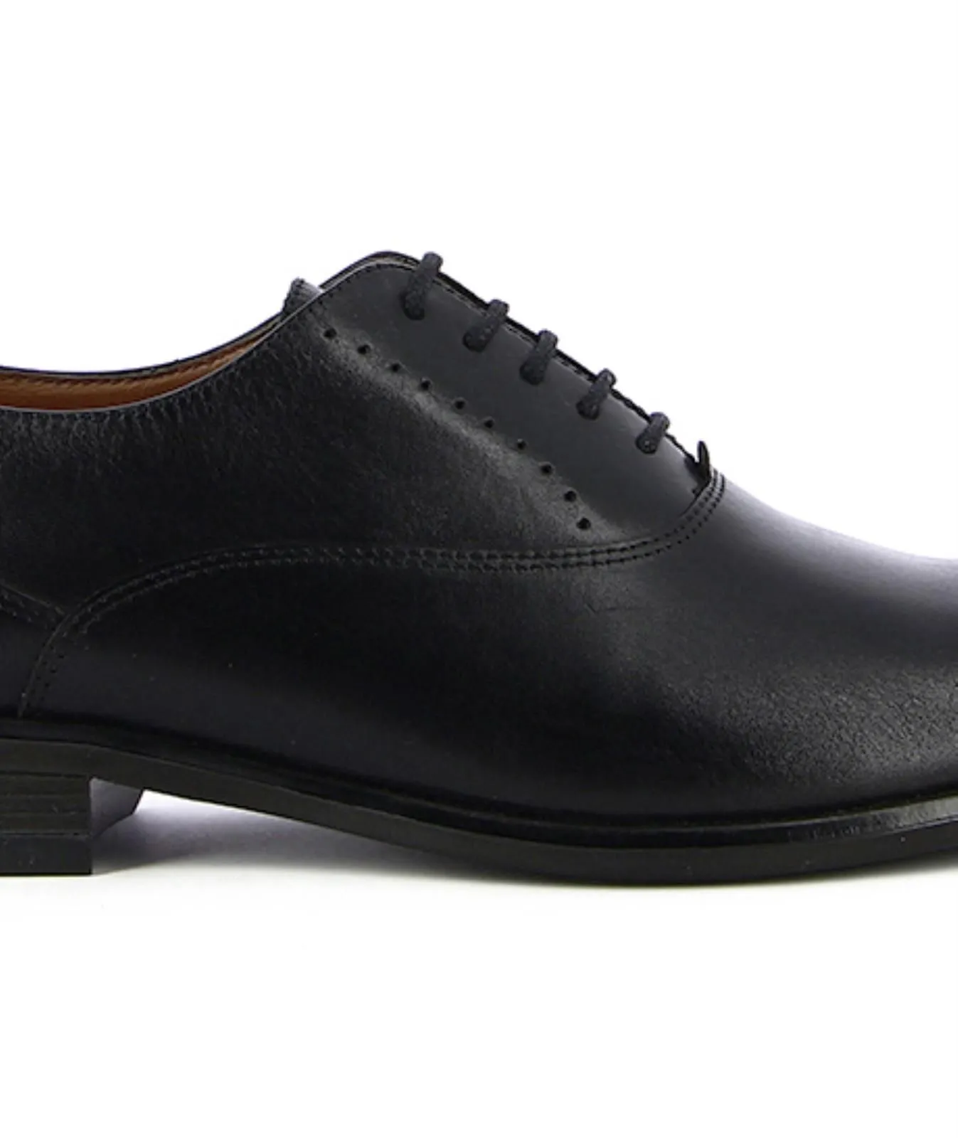 Scarpe eleganti nere in pelle con cuciture