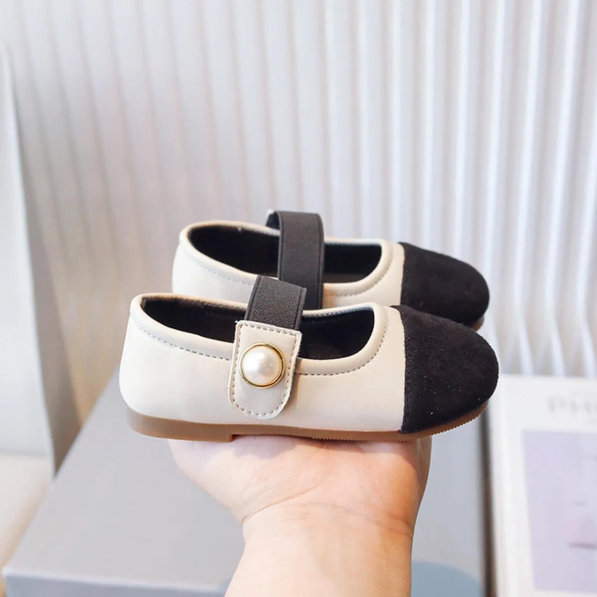 Scarpe in pelle per bambina di colore nuovo mix Marchio Desginer Pearl Scarpe da scuola per bambini Ragazze Scarpe eleganti Mary