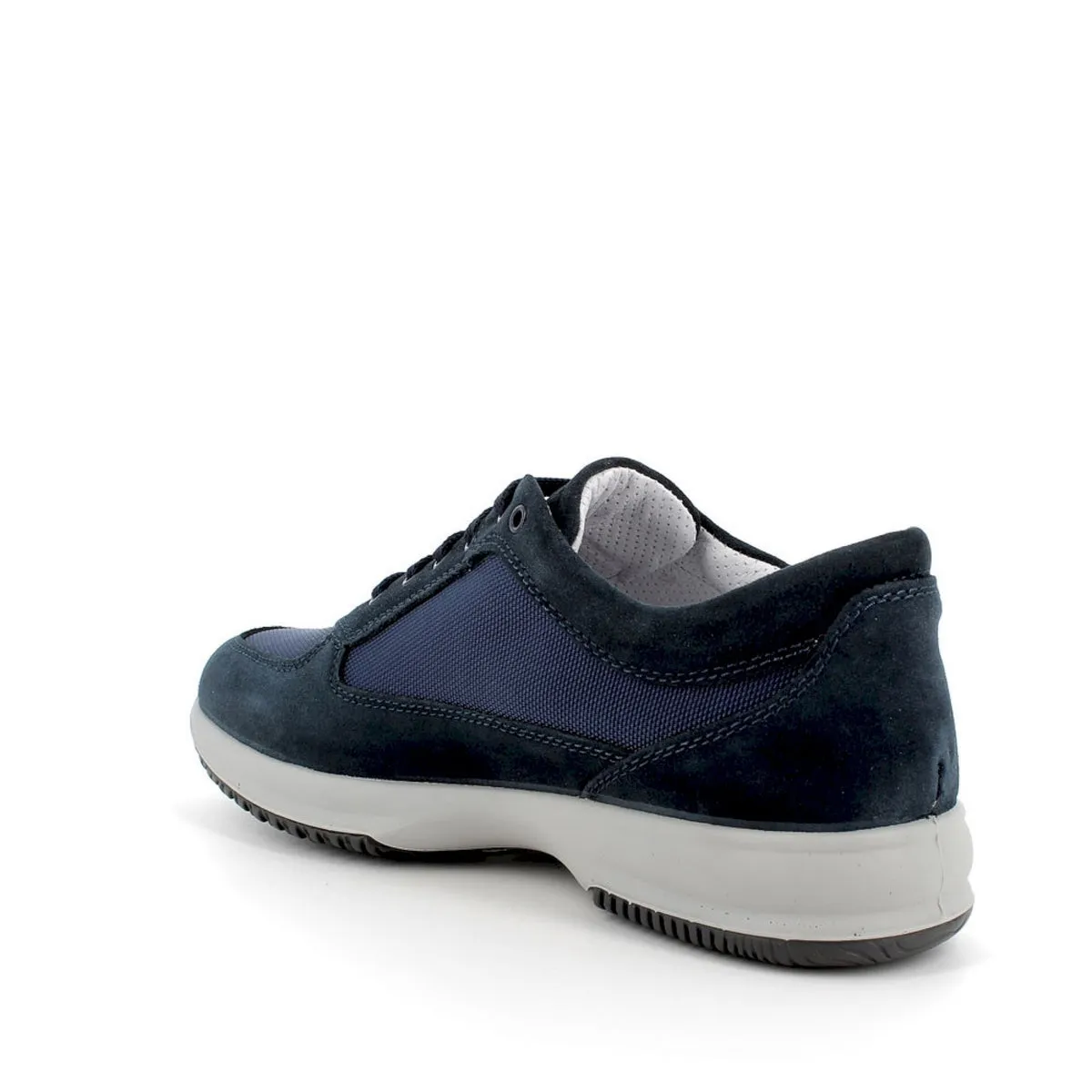 Sneaker traveltime scam./tela